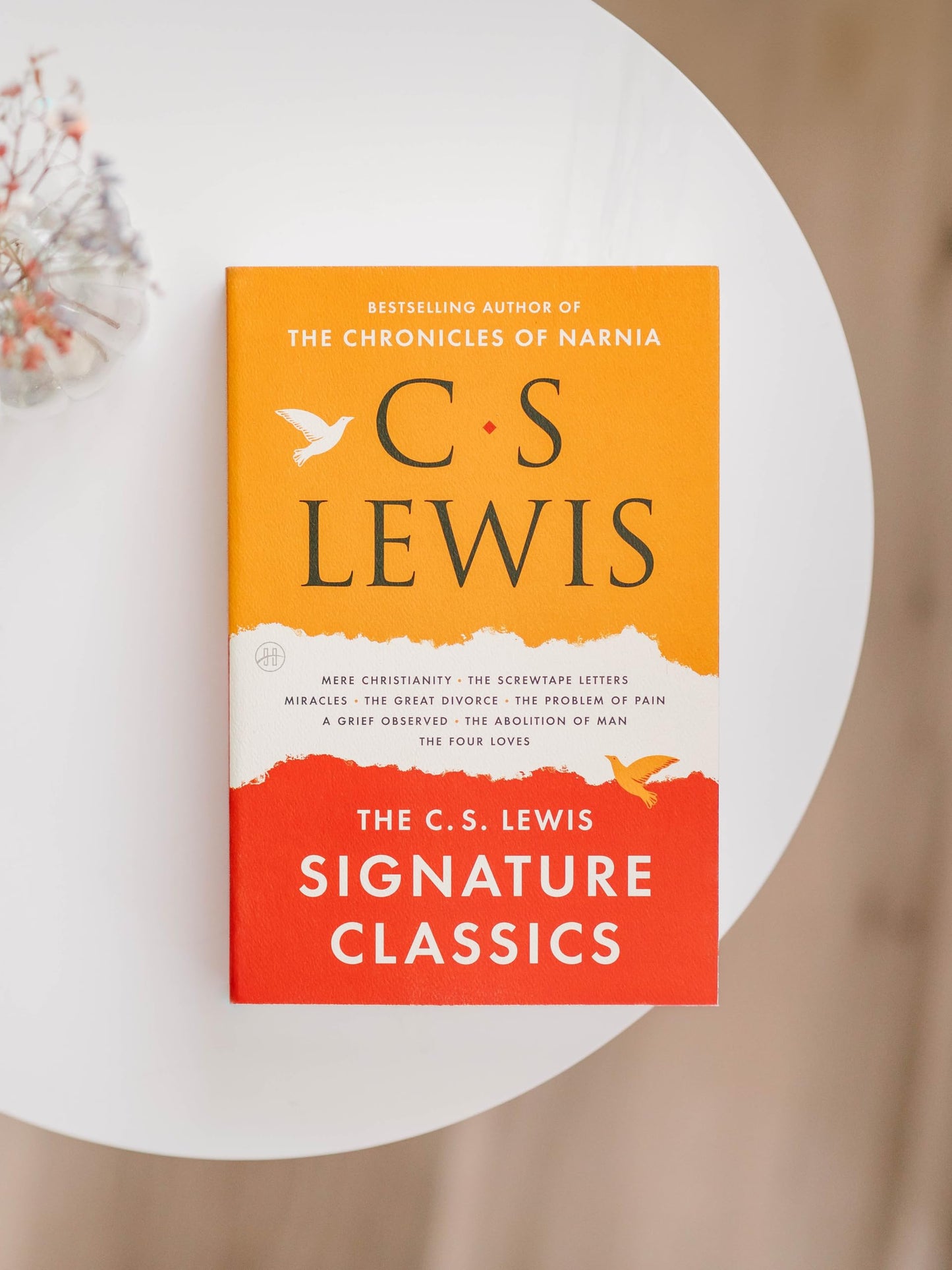 The C. S. Lewis Signature Classics: An Anthology of 8 C. S. Lewis Titles: Mere Christianity, The Screwtape Letters, Miracles, The Great Divorce, The ... The Abolition of Man, and The Four Loves