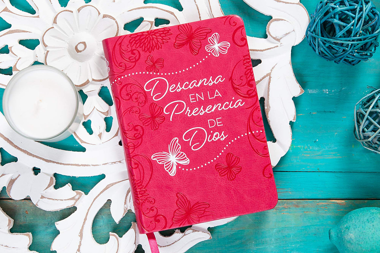 Descansa En La Presencia de Dios: 365 Devocionales Diarios