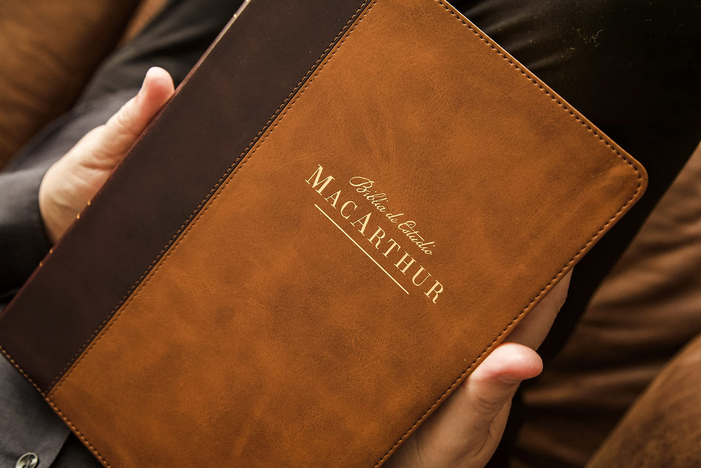 Nbla Biblia de Estudio Macarthur, Leathersoft, Café, Interior a dos Colores, con Índice