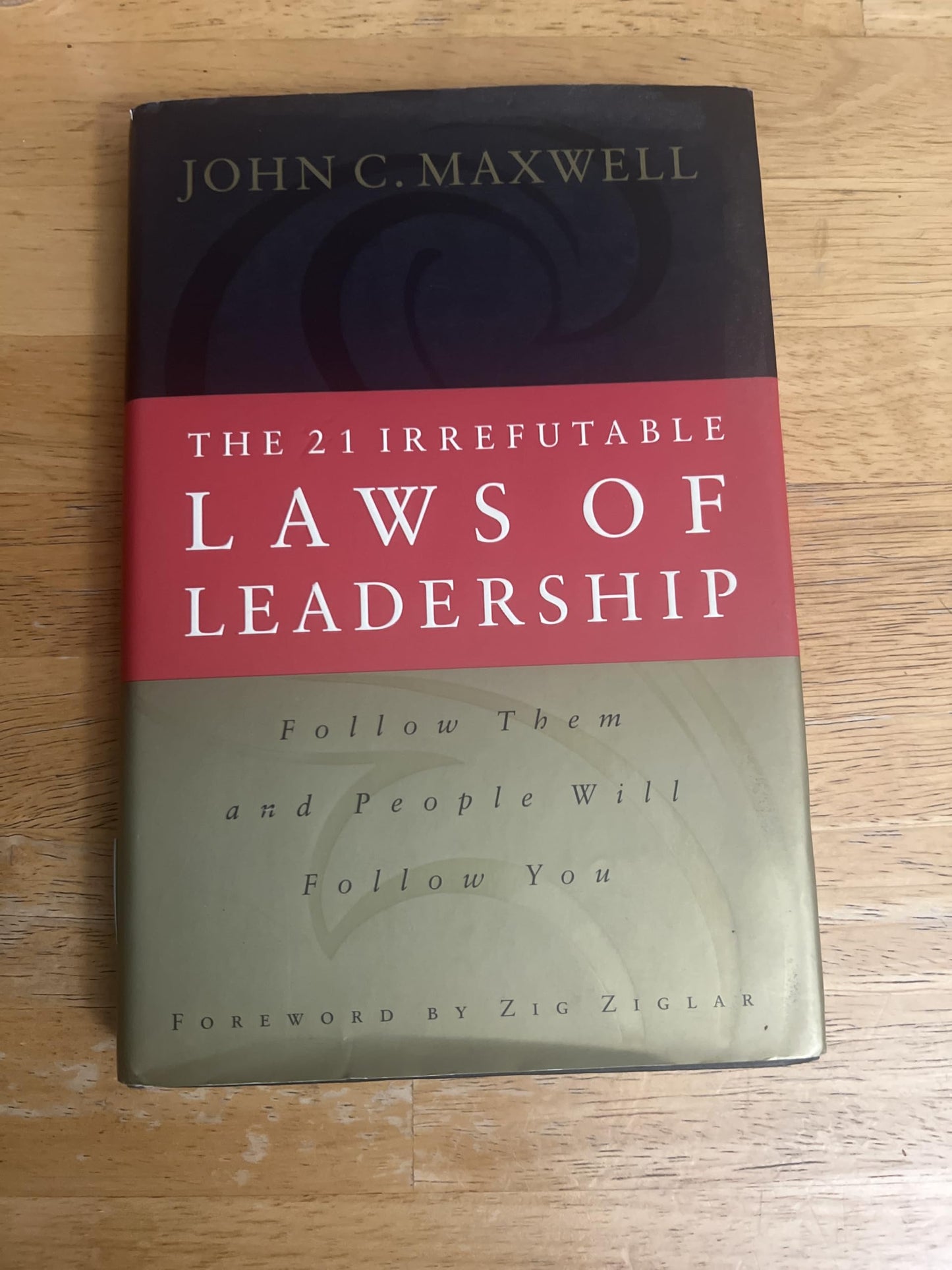 The 21 Irrefutable Laws of Leadership: Follow Them and People Will Follow You (10th Anniversary Edition) by John C. Maxwell (2007) Hardcover