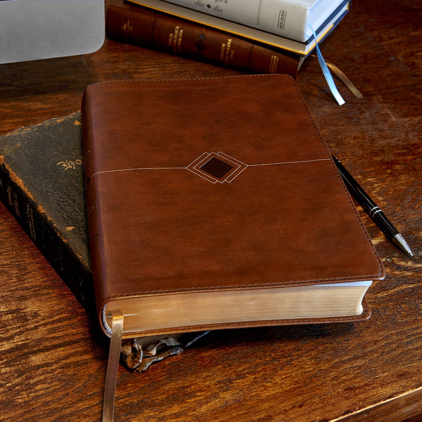 Biblia Reina Valera 1960 cronológica, día por día. Símil piel, marrón / Day by Day Chronological Bible RVR 1960. LeatherTouch, Brown
