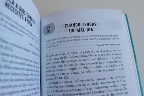 Devocionales Diarios de Los Salmos: 365 Reflexiones Para Todos Los Días / Daily D Evotions from Psalms: 365 Daily Inspirations