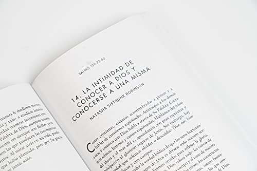 Sus testimonios, mi porción: Devocionales para mujeres de todo el mundo