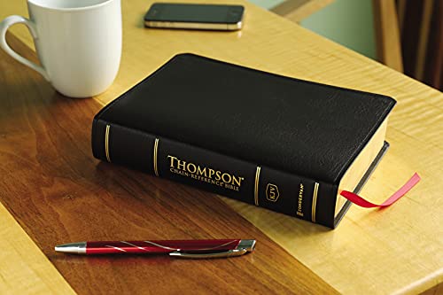 KJV, Thompson Chain-Reference Bible, Handy Size, Bonded Leather, Black, Red Letter