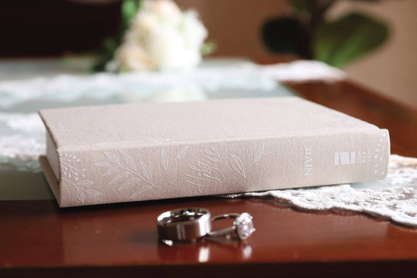 NIV, Bride's Bible, Cloth over Board, Cream, Red Letter, Comfort Print