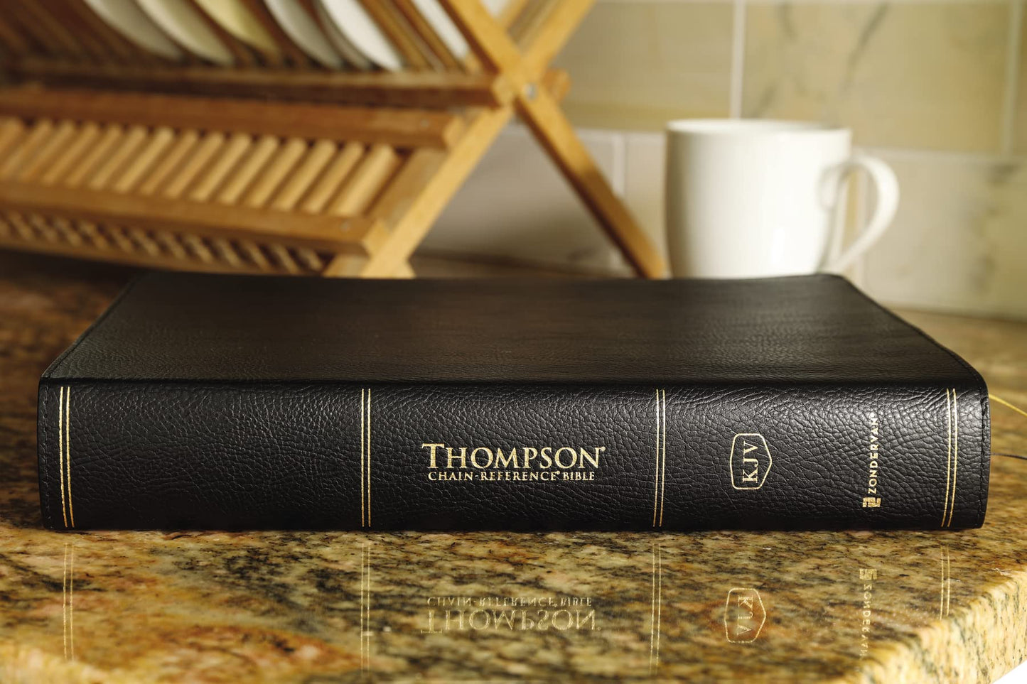 KJV, Thompson Chain-Reference Bible, Large Print, European Bonded Leather, Black, Red Letter, Thumb Indexed, Comfort Print