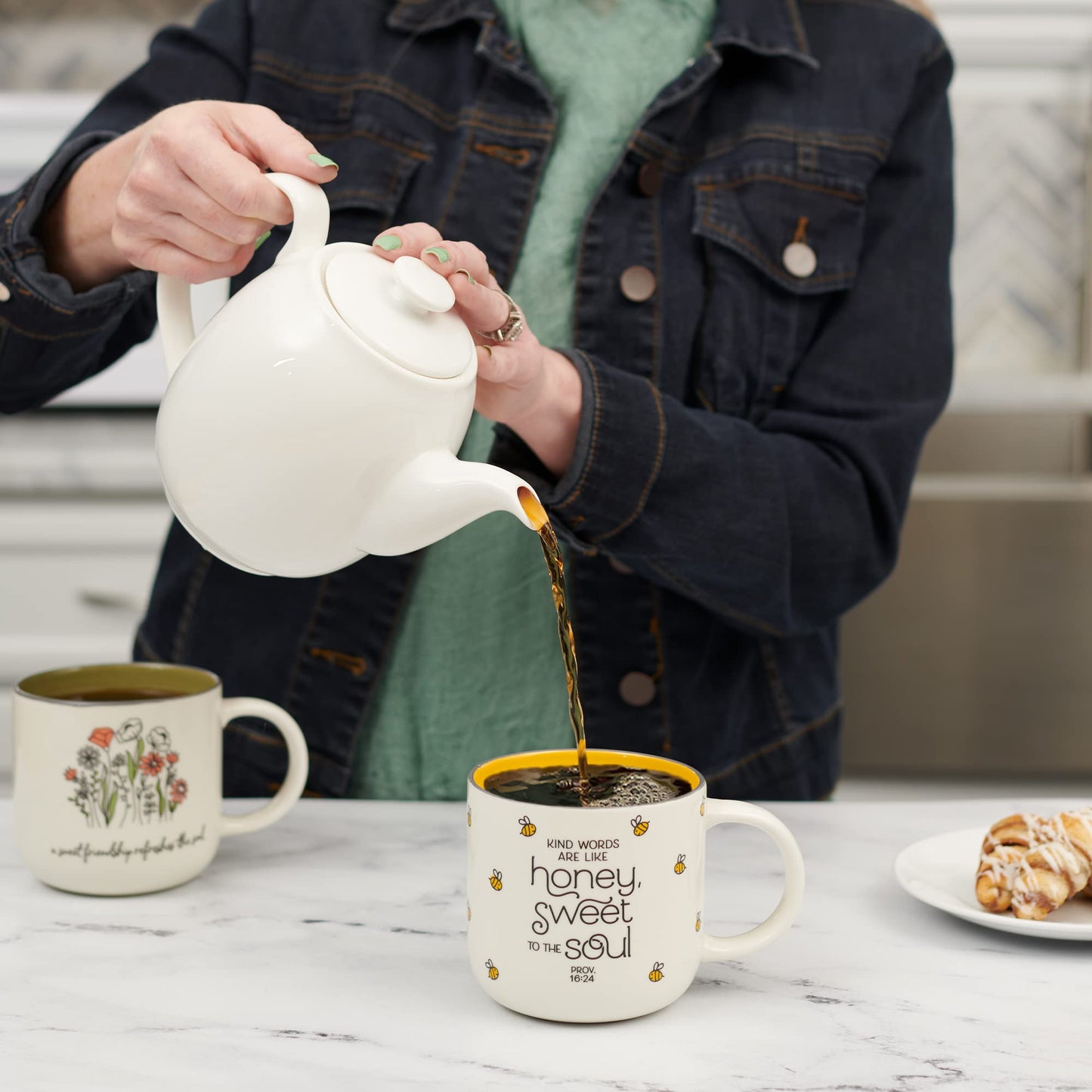 ▶  Taza grande de cerámica para café y té para mujer: las palabras amables son como el versículo bíblico inspirador, no tóxico/sin plomo, apto para microondas y lavaplatos, taza de