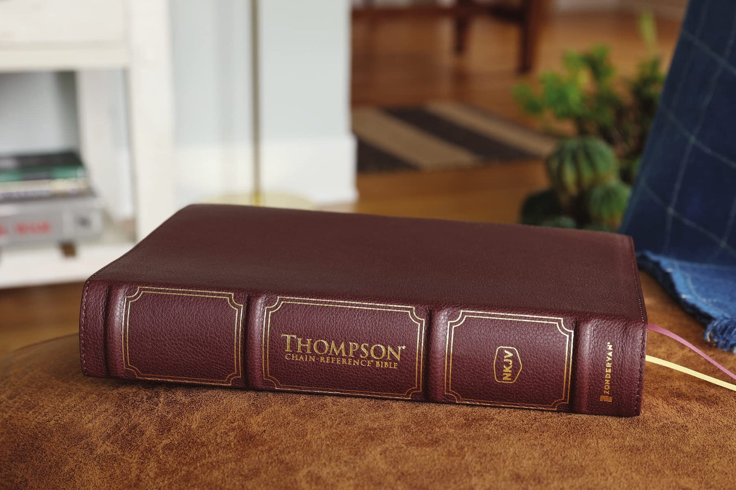 NKJV, Thompson Chain-Reference Bible, Genuine Leather, Calfskin, Burgundy, Red Letter, Comfort Print