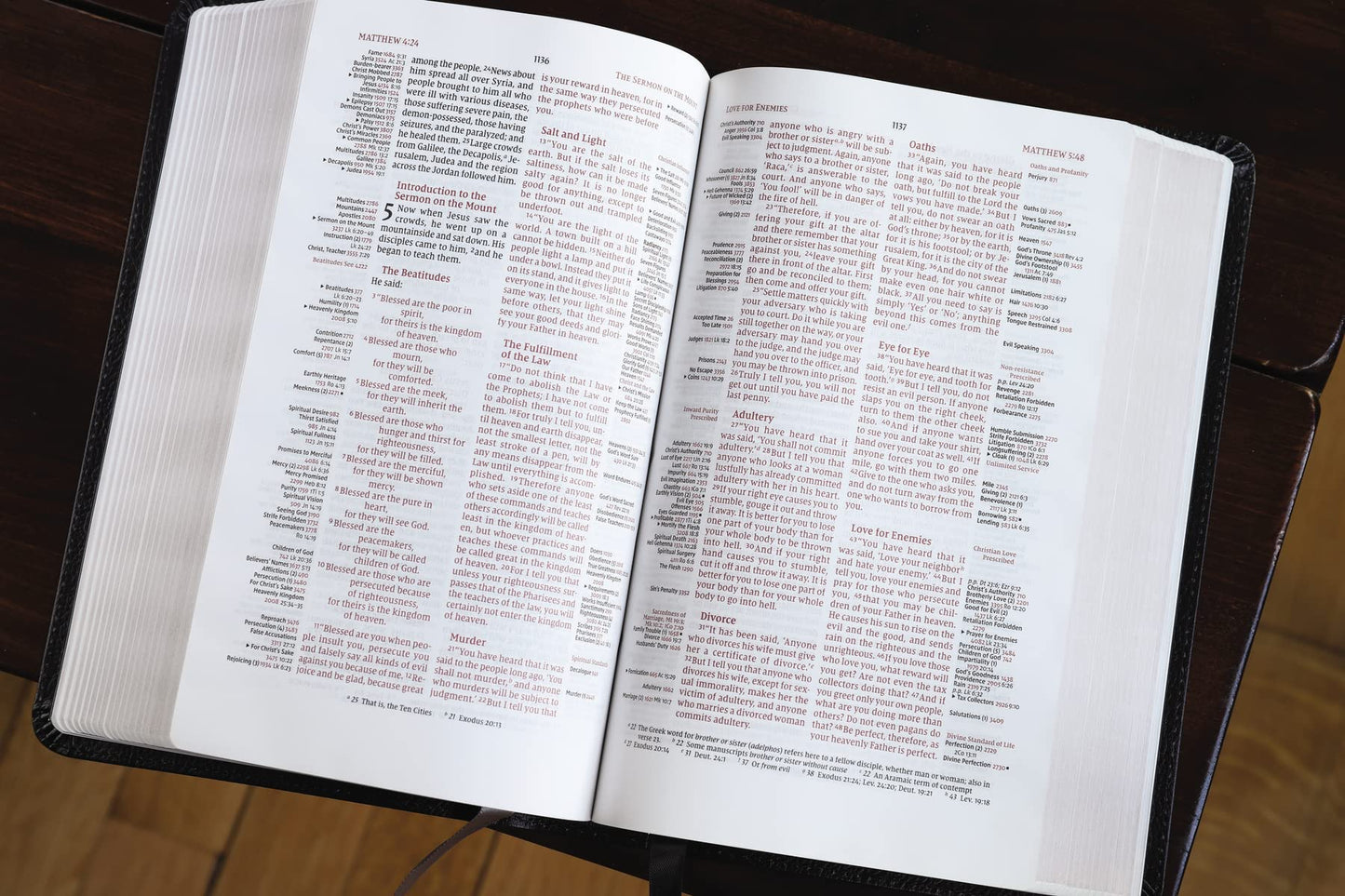 NIV, Thompson Chain-Reference Bible, Handy Size, European Bonded Leather, Black, Red Letter, Comfort Print