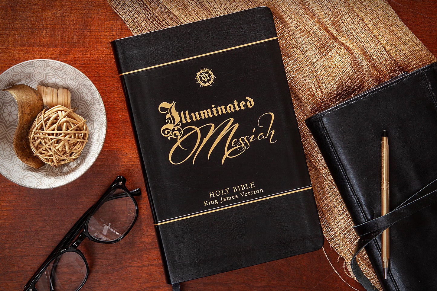 The Illuminated Messiah Bible: 66 Portraits of Jesus (Kjv)