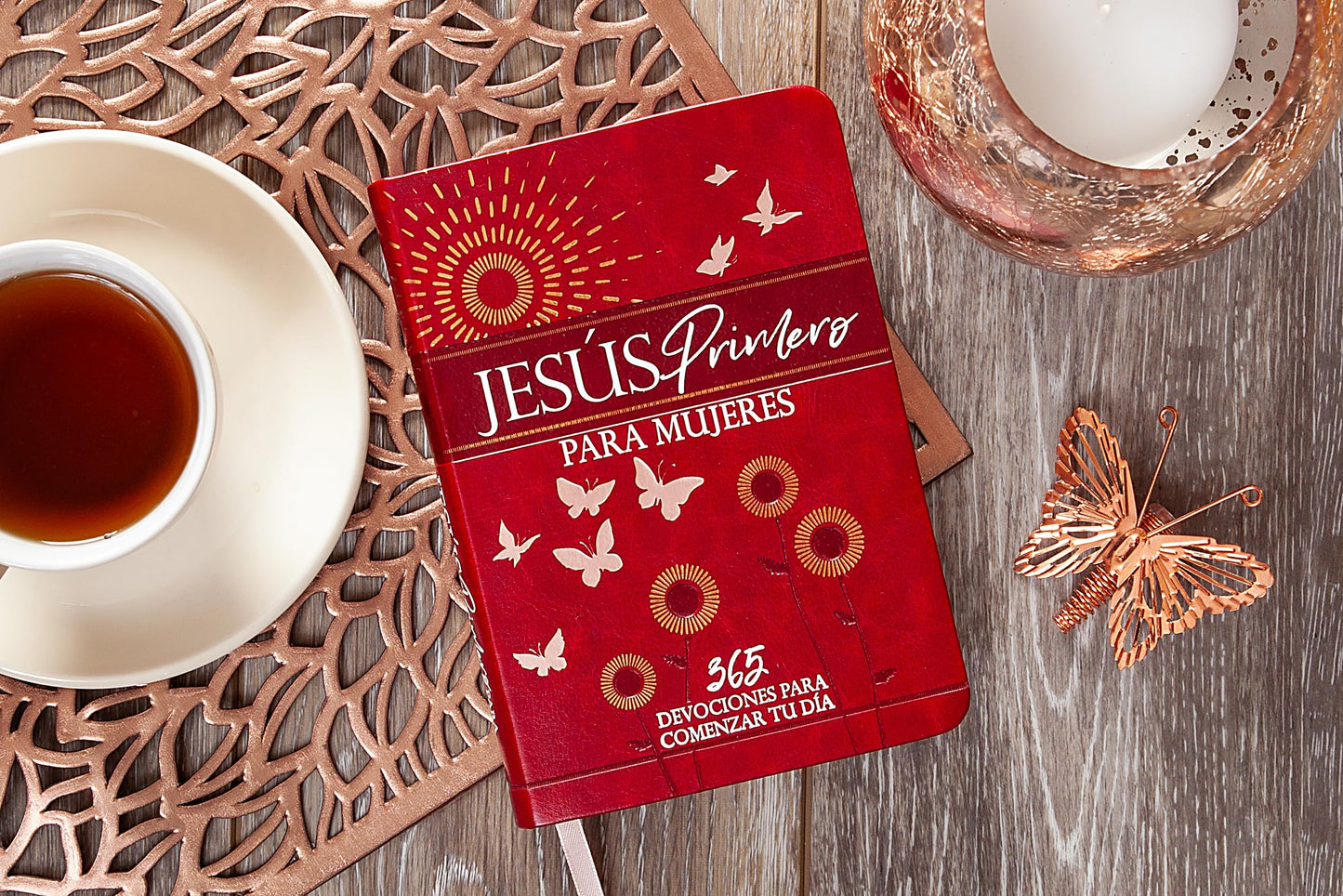Jesús Primero Para Mujeres: 365 Devociones a Comience Su Dia