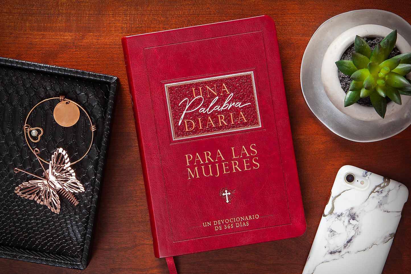 Una Palabra Diaria Para Las Mujeres: Un Devocionario de 365 Días