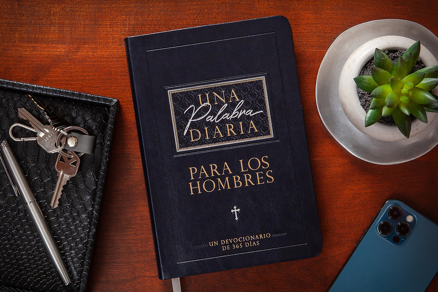 Una Palabra Diaria Para Los Hombres: Un Devocionario de 365 Días
