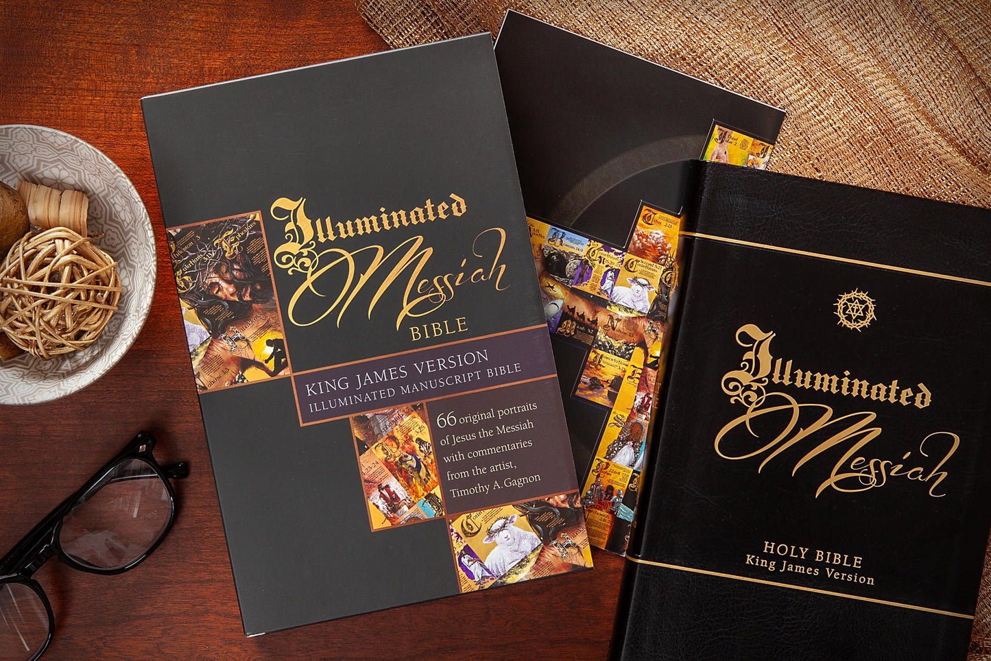 The Illuminated Messiah Bible: 66 Portraits of Jesus (Kjv)